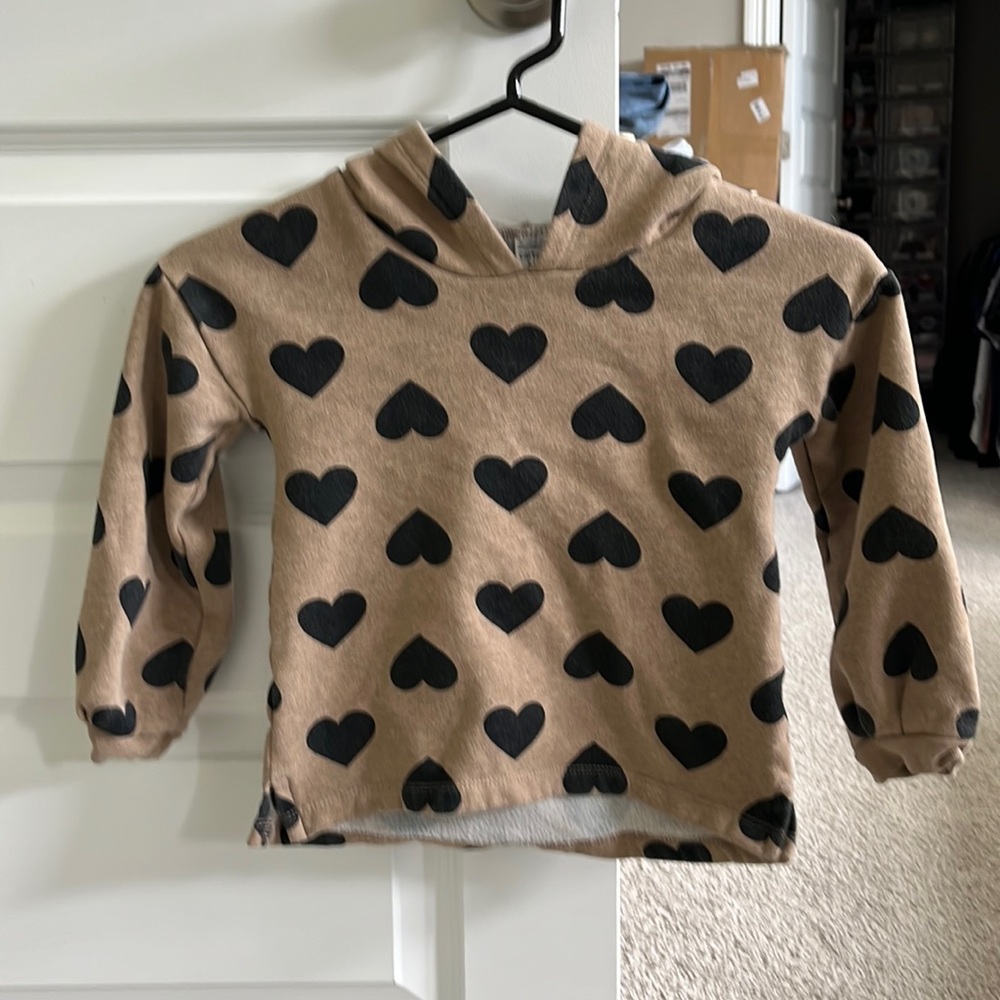 Carter’s hooded sweatshirt.